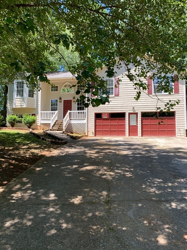 Primary Photo - 274 King Henry Rd