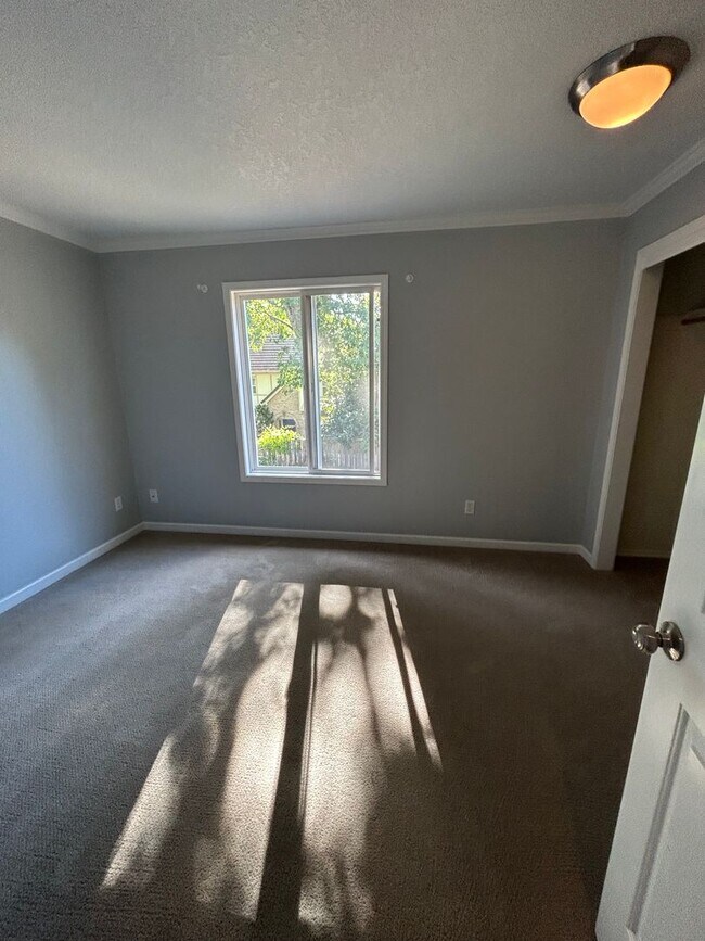 Building Photo - 8827 SW 90th Ave