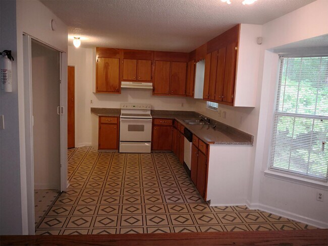 Building Photo - 7 Silver Spur Ct