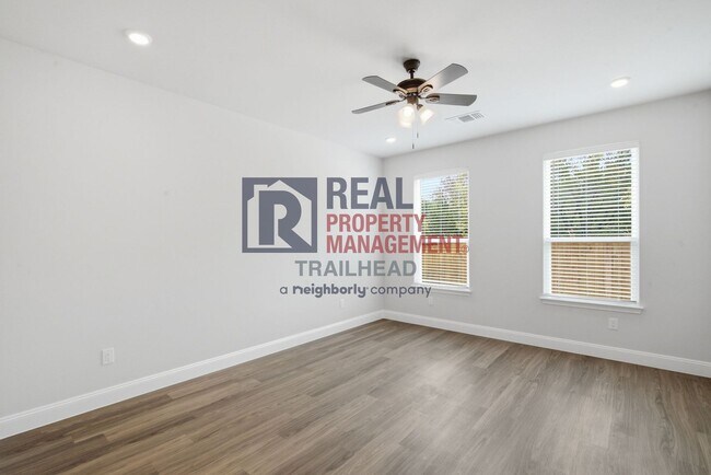 Building Photo - 5805 Barkridge Dr