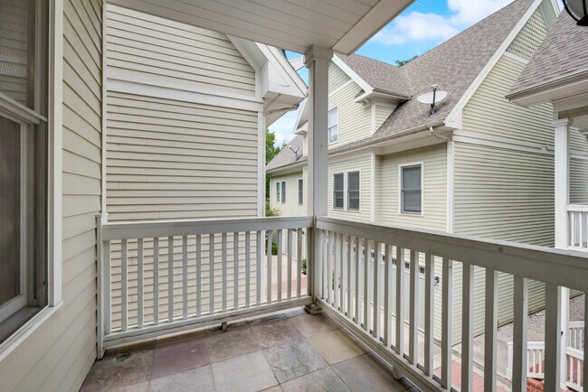 Building Photo - 2604 Thomas Ave