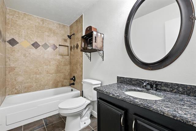 Building Photo - 5024 Middleton Cir
