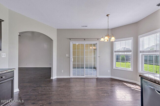 Building Photo - 402 Derrick Dr