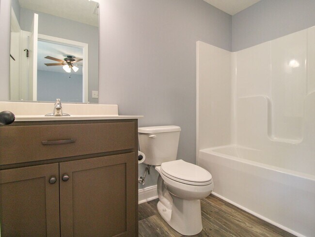 Building Photo - Great Location close to Athens! MOVE IN Ready!