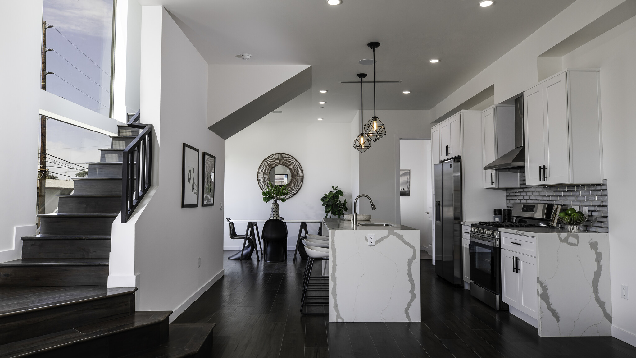 Building Photo - 1301 Tamarind Ave