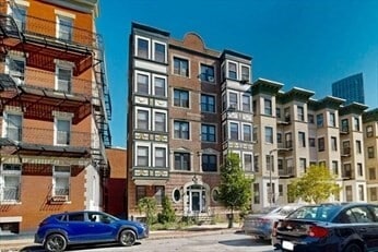 Building Photo - 75 Burbank St