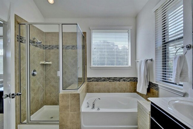 Building Photo - 2208 Granite Hill Dr