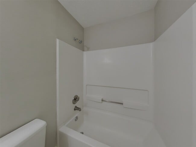 Building Photo - 21899 Pinewilde Ct