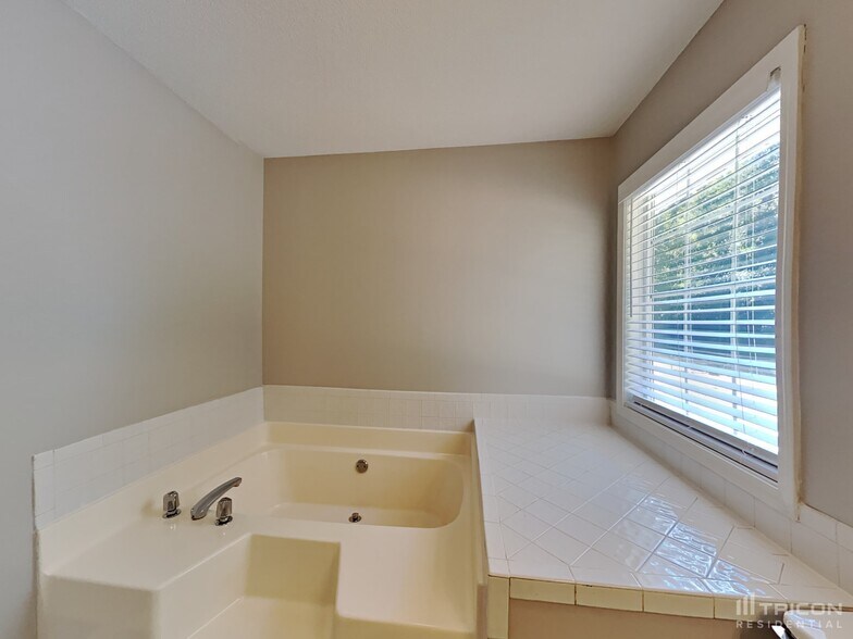 Building Photo - 3023 Ryan Rd