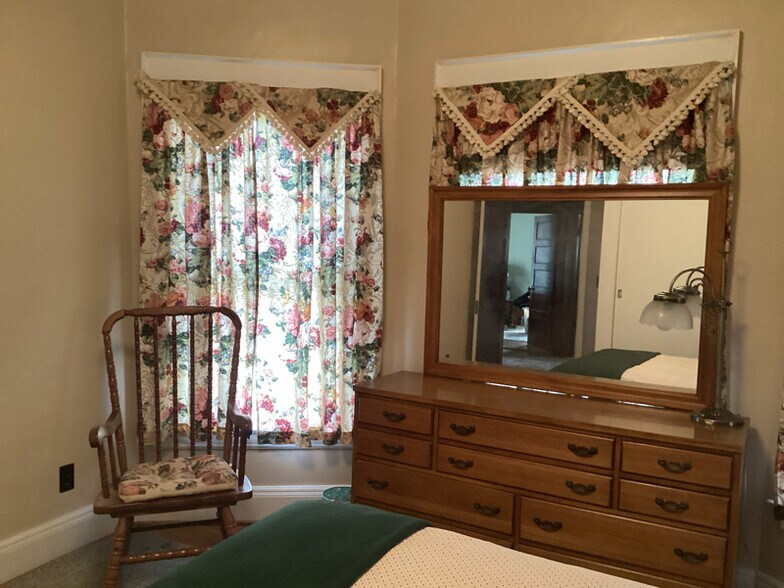 Building Photo - 269 W Borden Ave