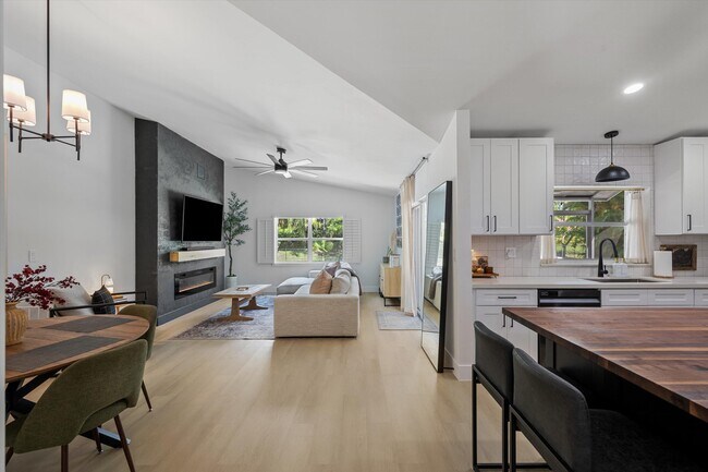 Building Photo - 10561 Paso Fino Dr