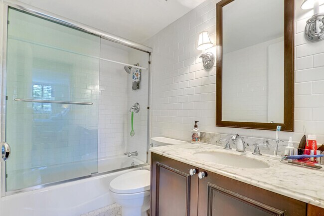 Building Photo - 3800 Washington Rd