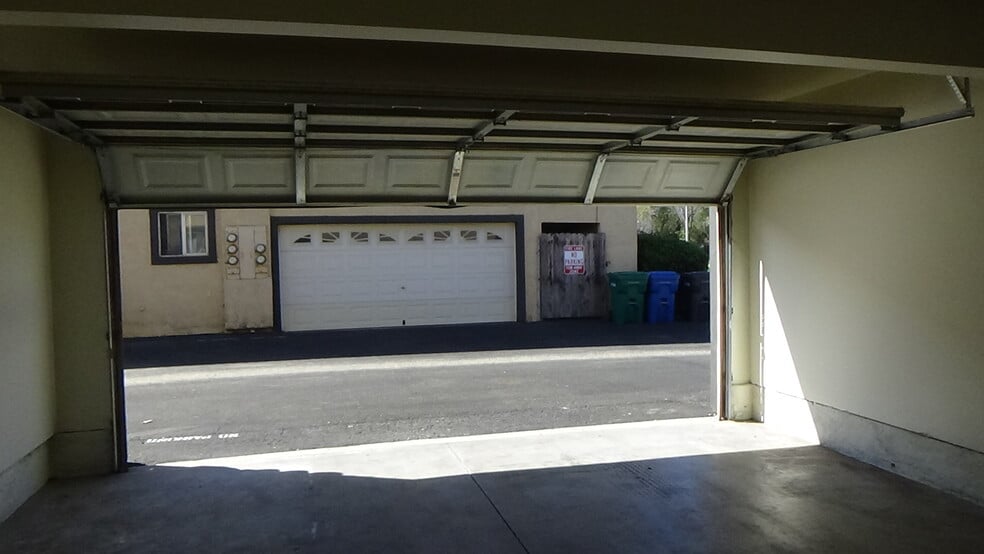 Garage - 725 Summerwood Ln