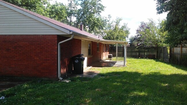 Building Photo - MASON,OHIO - 3 BED, 1  BATH, FAMILY ROOM  $1600  1st month rent free