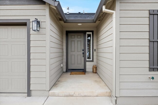 Building Photo - 3613 Carnelian St