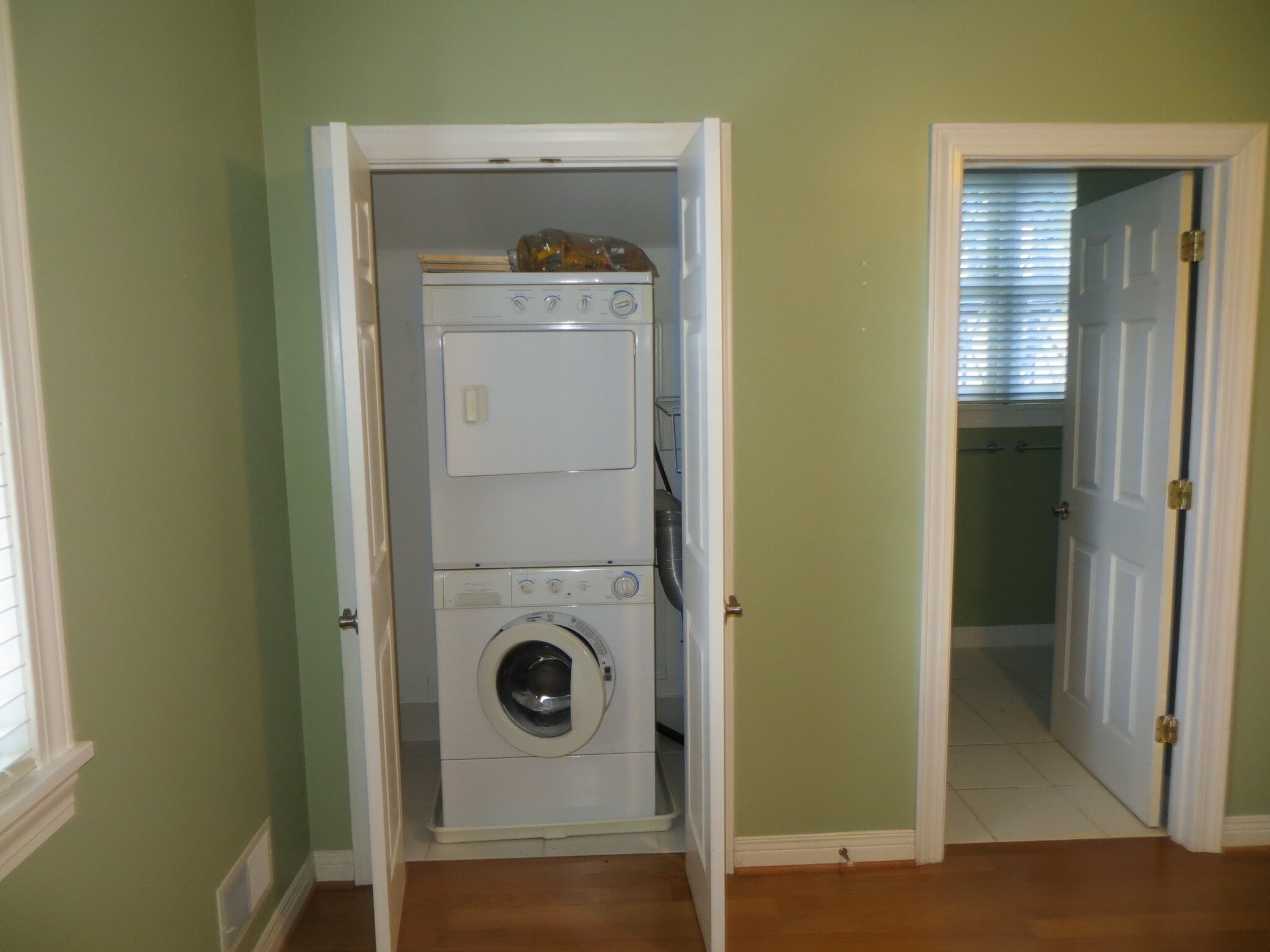 Laundry - 2115 Gladstone Ave