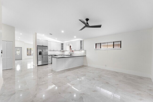 Building Photo - 1531 SW 102nd Terrace