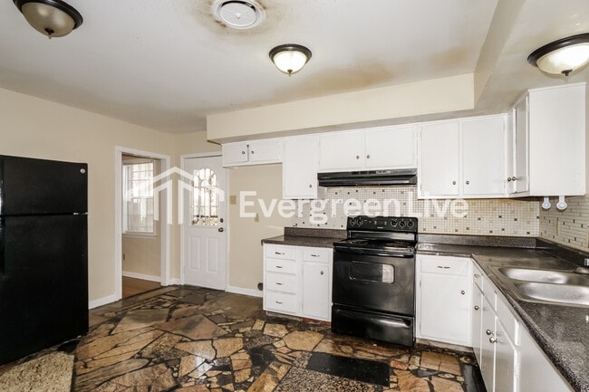 Building Photo - 4850 Summerlane Ave