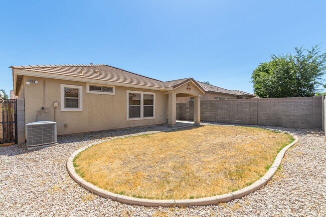 Building Photo - 3-Bedroom Home in The Villages at Queen Cr...