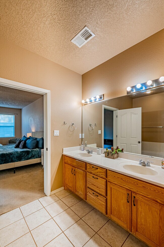 Building Photo - 9719 Calle Chamisa NW