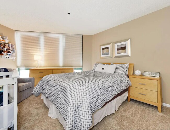 Building Photo - 111 W Maple St