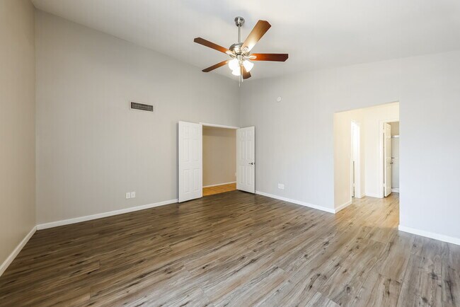 Building Photo - 6630 W Poinsettia Dr