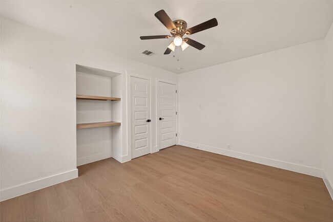 Building Photo - 3209 McCrarey Dr