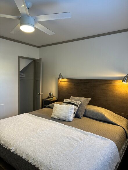 Building Photo - 3616 W Adams Blvd