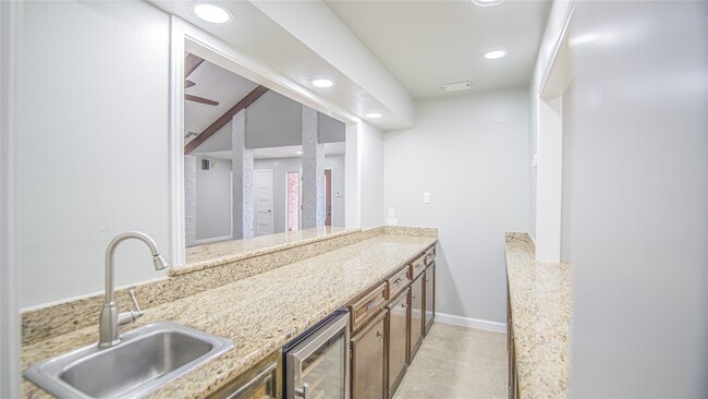Building Photo - 3406 Deerwood Ln