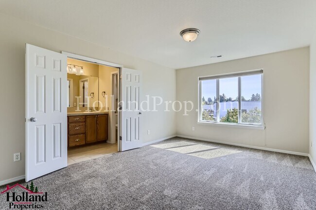 Building Photo - Beautiful 3 Bedroom Home with Community Pool, Hot Tub & 2-Car Garage in Hillsboro ** NEW PRICE $2...