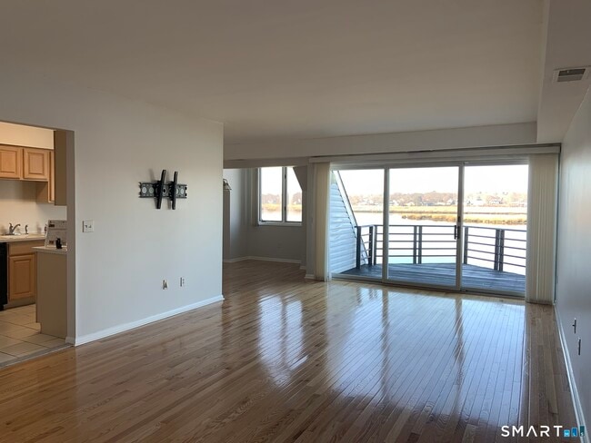 Building Photo - 1433 Windward Rd