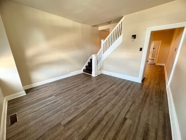 Building Photo - 3 Bedroom 1 Bathroom in Harrisburg!