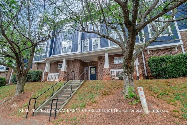 Building Photo - Charming 2 Bed, 2 Bathroom city Retreat Near Uptown Charlotte & Greenway Access