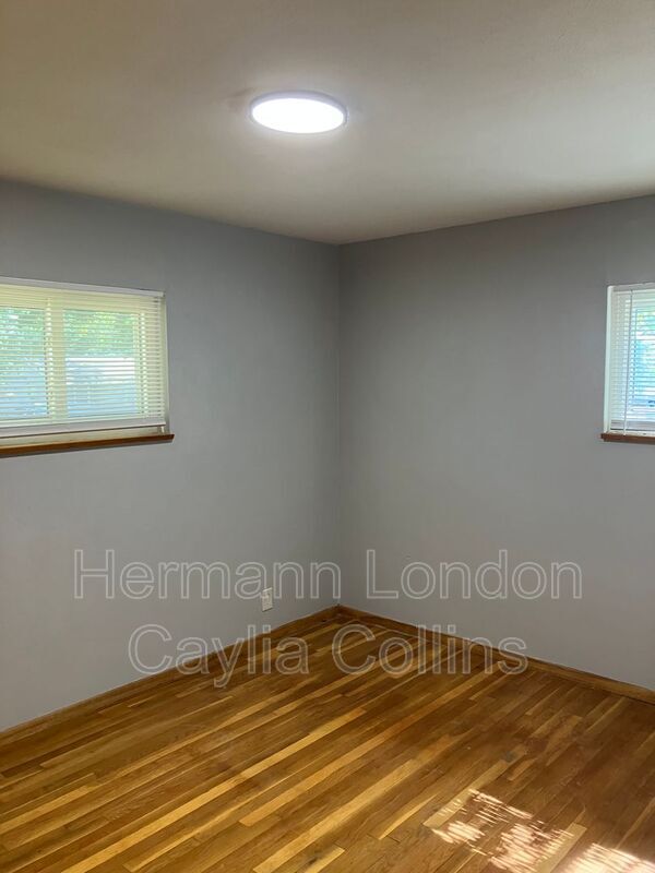 Building Photo - 10531 Spring Garden Dr