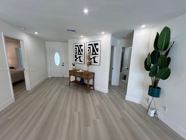 Building Photo - 503 Jackson Ave