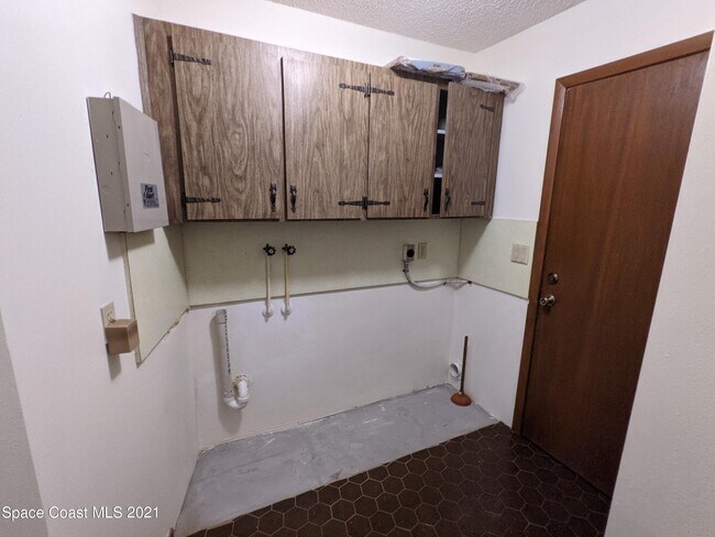 Building Photo - 4205 Grovewood Ln