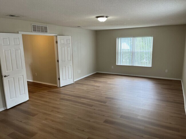 Building Photo - Single family home with lawncare included