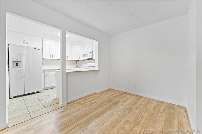 Building Photo - 319 Knotty Pine Cir