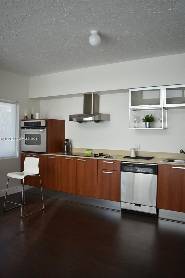 Building Photo - 1528 Brickell Ave