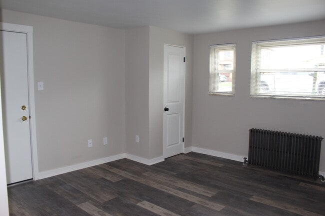 Building Photo - Brentwood Manor