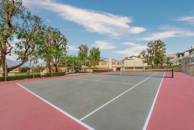 Building Photo - 10574 Sunland Blvd