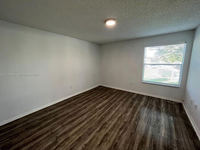 Building Photo - Spacious 2-bed, 2-bath apartment - Ponte Verde at Palm Beach Lakes