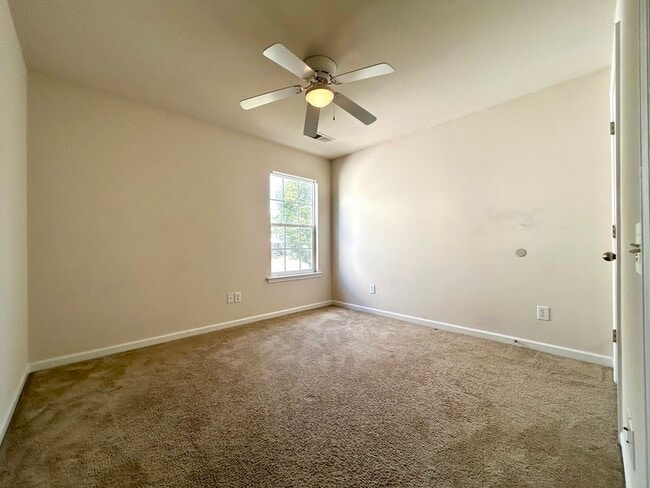 Building Photo - 3029 Azalea Hills Dr