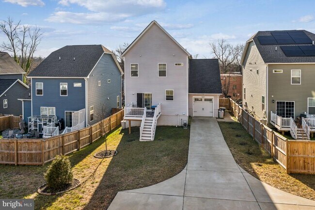 Building Photo - 1333 Eastern Ave NE