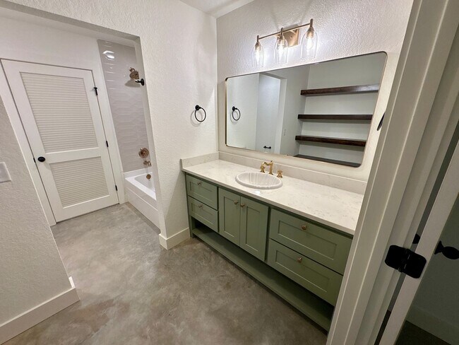 Building Photo - MTR2a-4