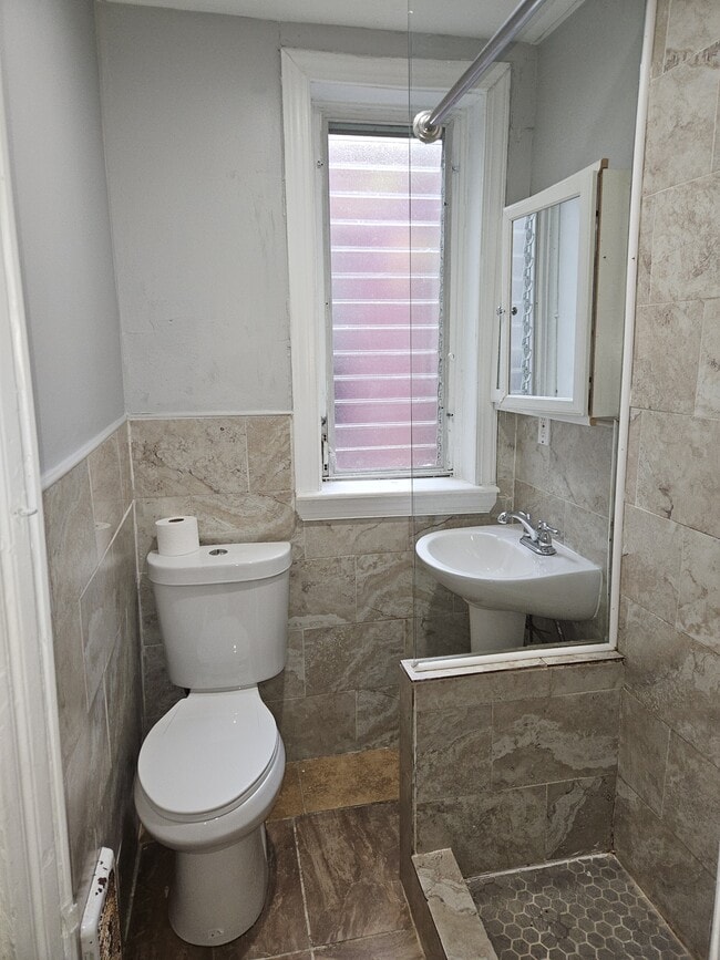 Building Photo - 1528 W Oakdale St