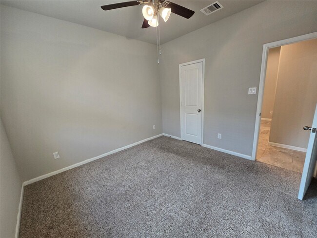 Building Photo - 511 Yellow Bullhead Ct