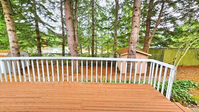 Building Photo - 12220 Ravena Pl NW