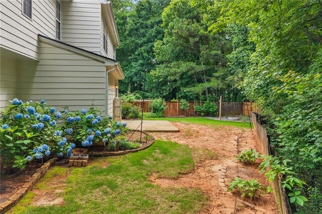 Building Photo - 370 Manor Glen Dr