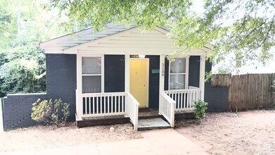 Building Photo - Updated 3 bedroom 2 bath in Double Oaks Ne...